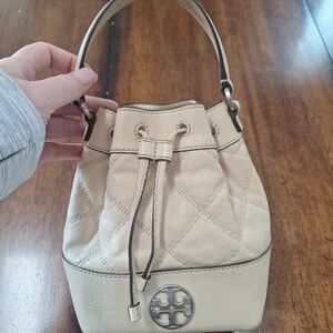 Tory Burch Beige Quilted Drawstring Bucket Bag